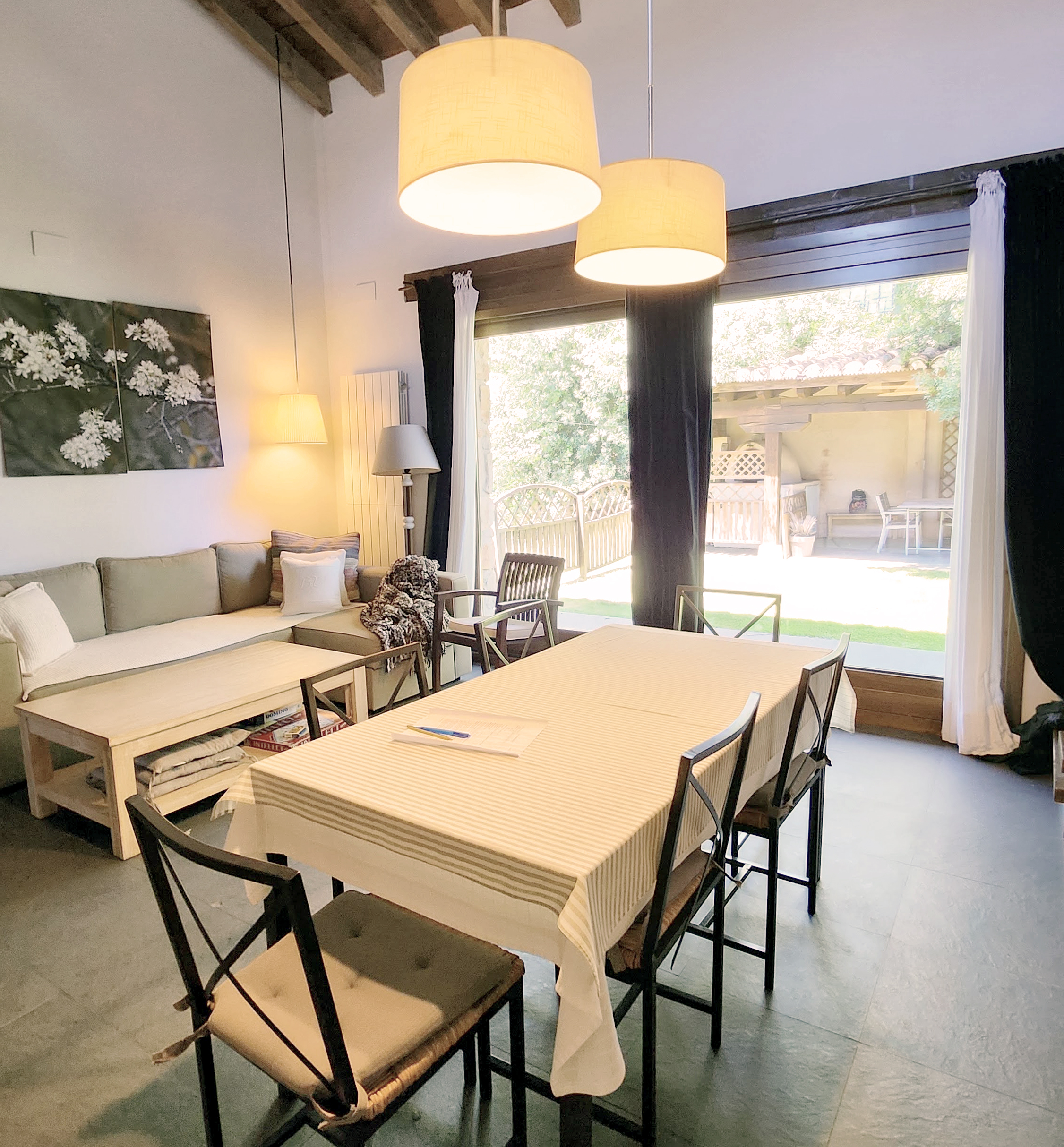 Salón comedor con salida al exterior