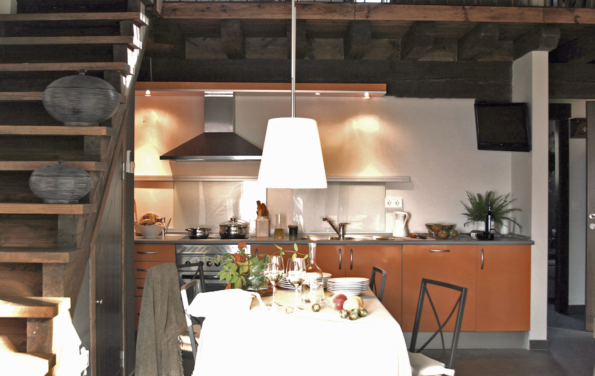Cocina y comedor en doble altura